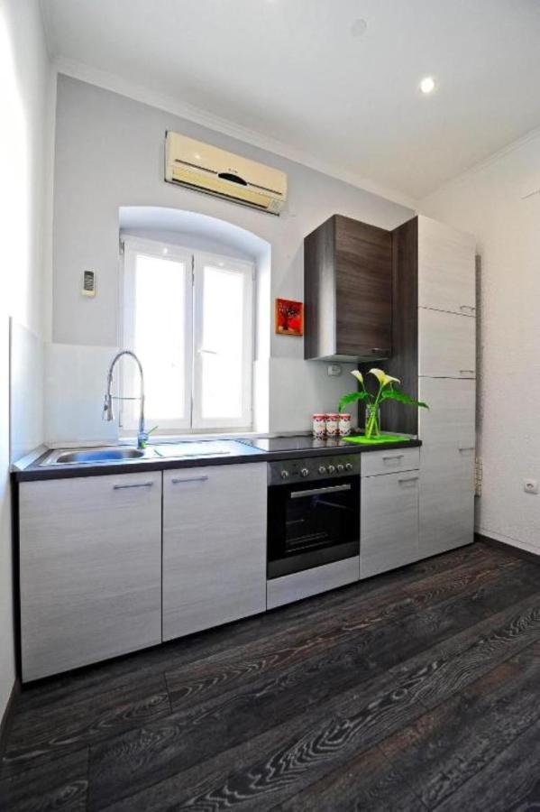Apartments Bulovic In The Very Center Of Split Bagian luar foto