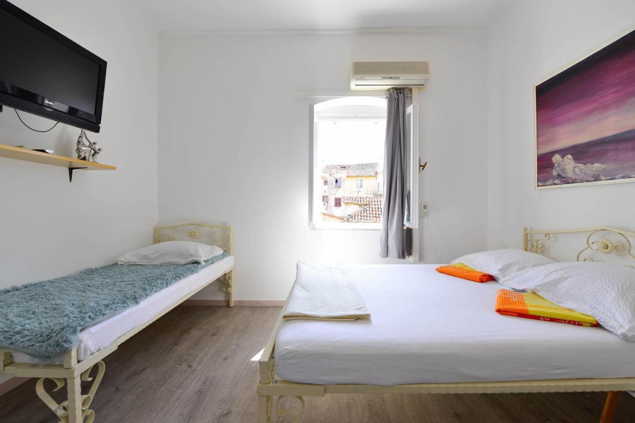 Apartments Bulovic In The Very Center Of Split Bagian luar foto